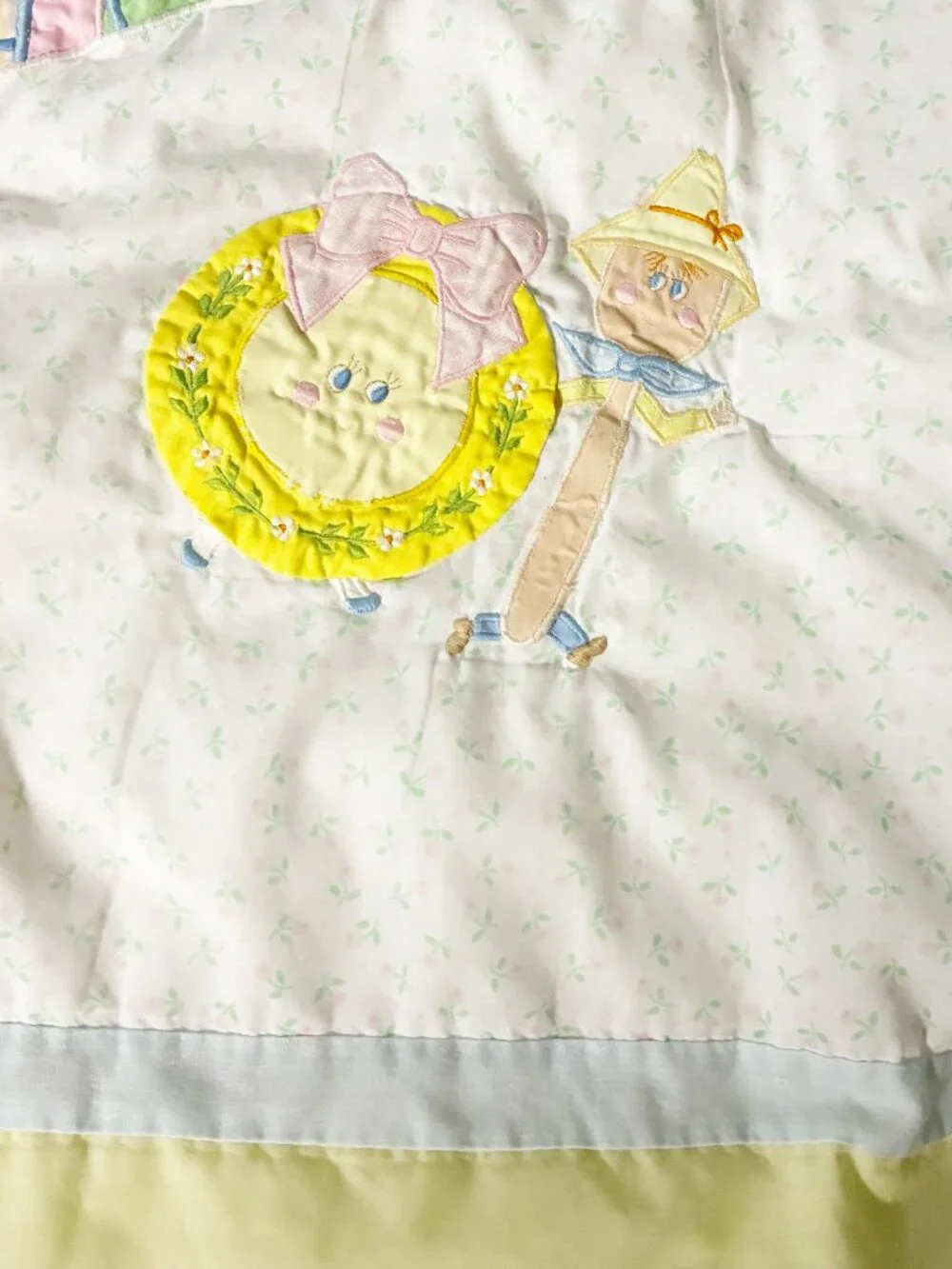Vintage House of Hatten Hey Diddle Diddle Baby Embroidered Crib Comforter